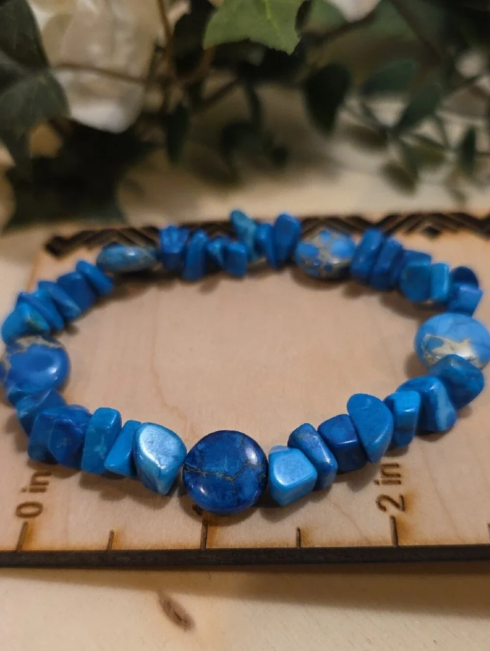 Vibrant Blue Chip & Round Bead Stretch Bracelet - Unbranded
